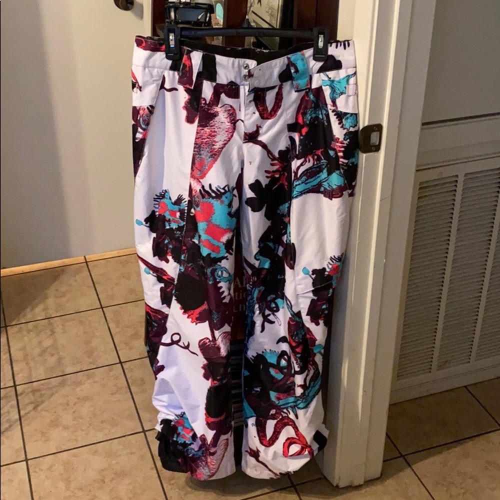 Medium DC women’s snow/ski pants